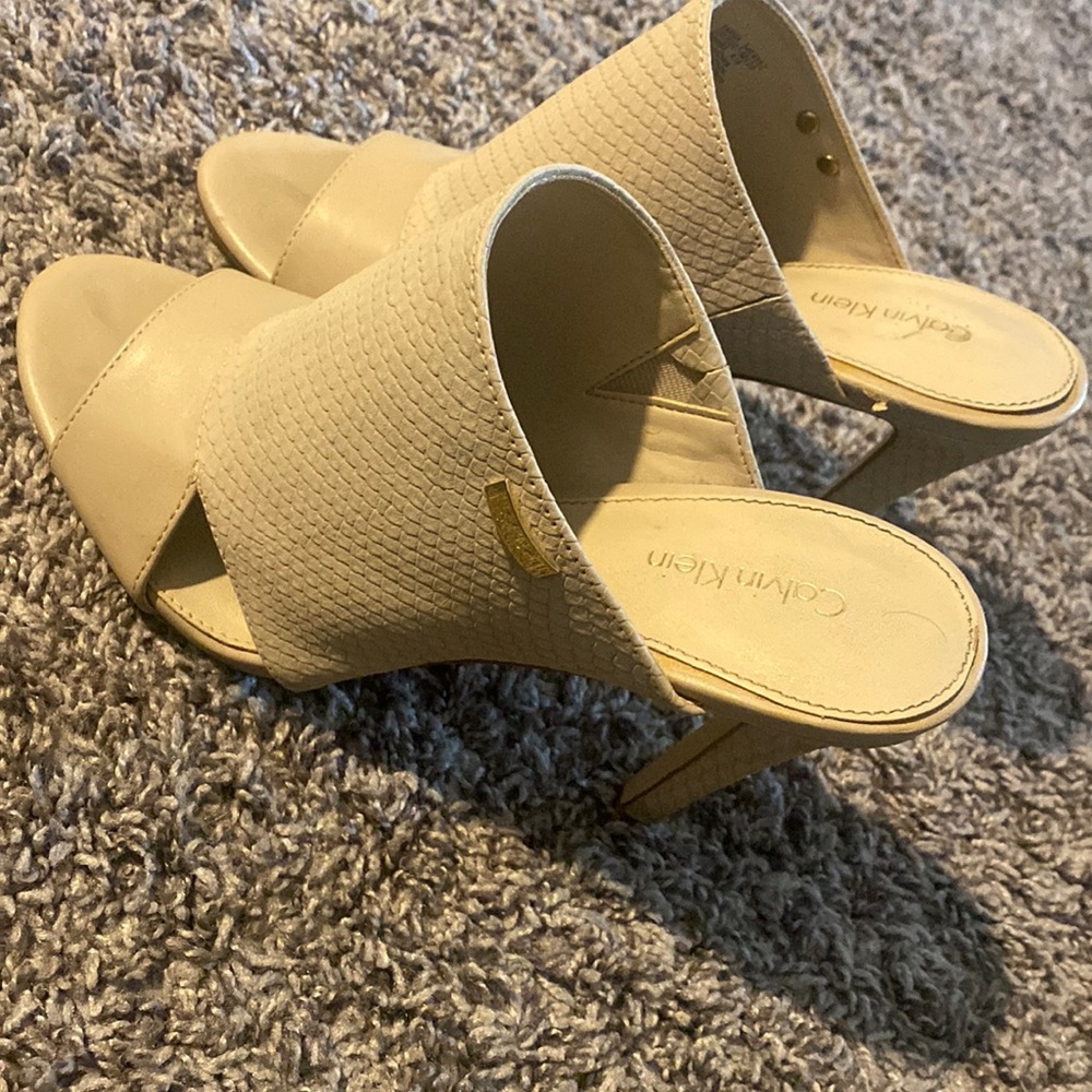 Calvin Klein size 7